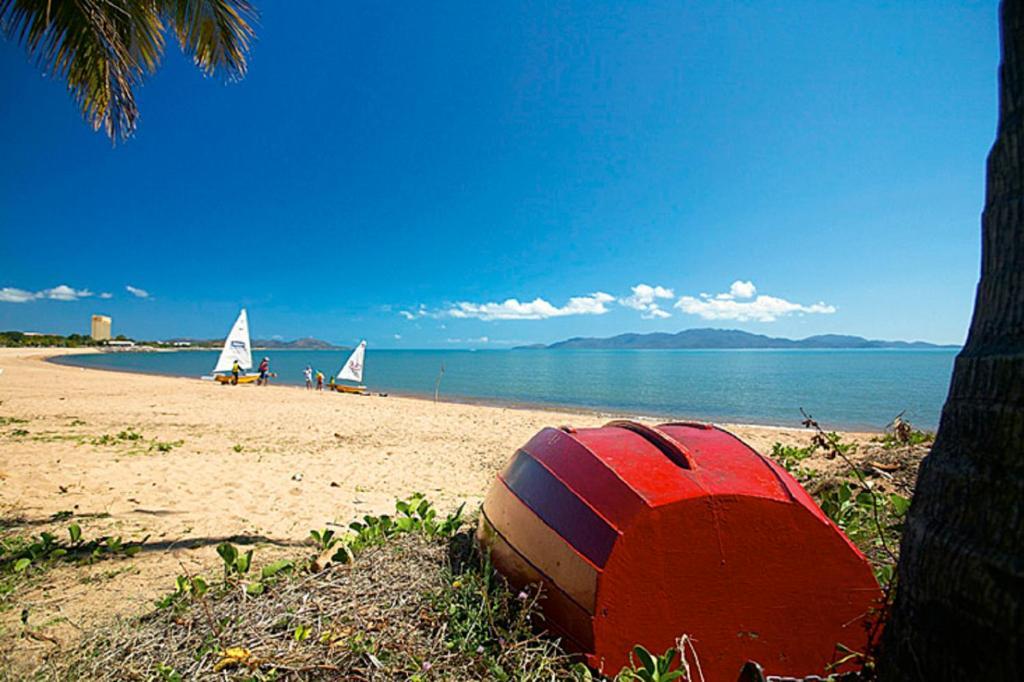 Beach House Motel Townsville Exteriör bild